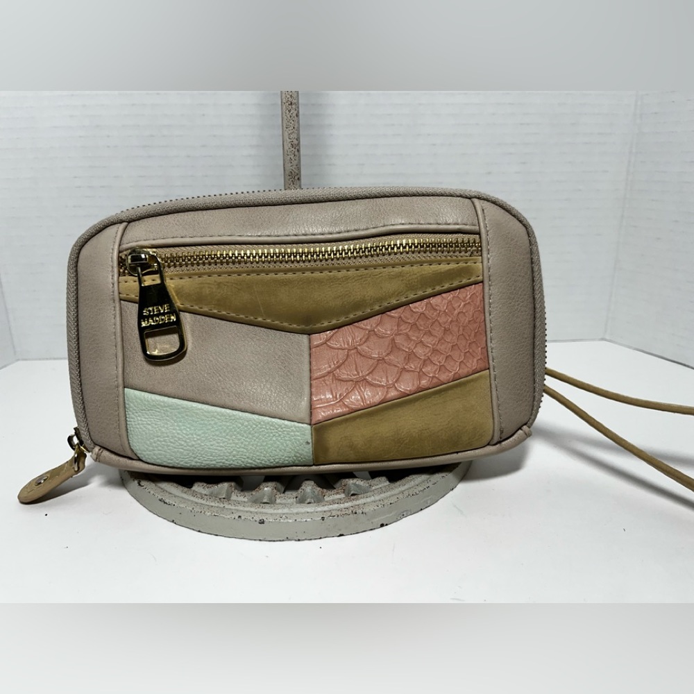 Steve Madden wristlet wallet